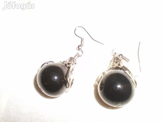 Fekete csepp alakú fülbevaló