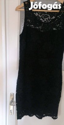 Fekete csipke ruha