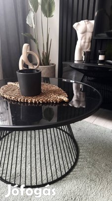 Fekete dohányzóasztal