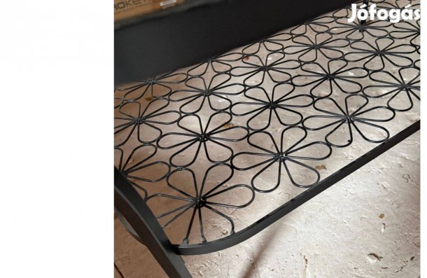 Fekete dohányzóasztal