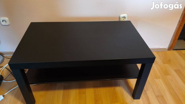 Fekete dohányzóasztal