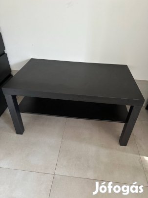 Fekete dohányzóasztal 
