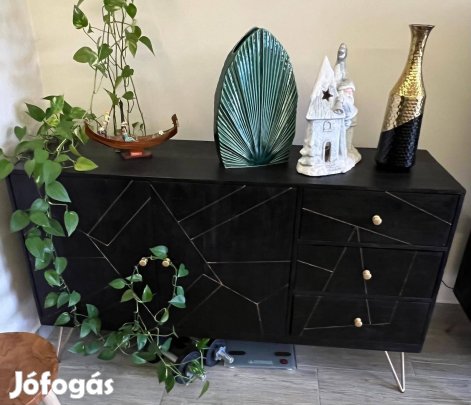 Fekete fa szekrény - arany színű fém
