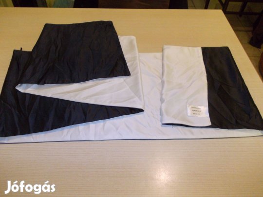 Fekete-fehér asztali futó,szalvétákkal/f