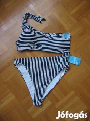 Fekete-fehér csíkos fürdőruha, egyrészes / kétrészes