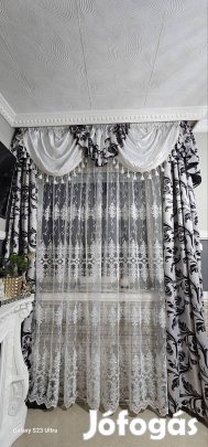 Fekete-fehér drapéria sötételővel,függöny nélkül 