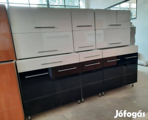 Fekete-fehér fényes konyhabútor (AN144)