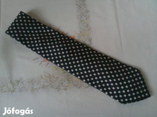 Fekete-fehér pöttyös selyem nyakkendő