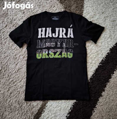 Fekete férfi póló S-es méret.