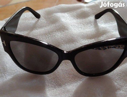 Fekete foncsorozott új napszemüveg