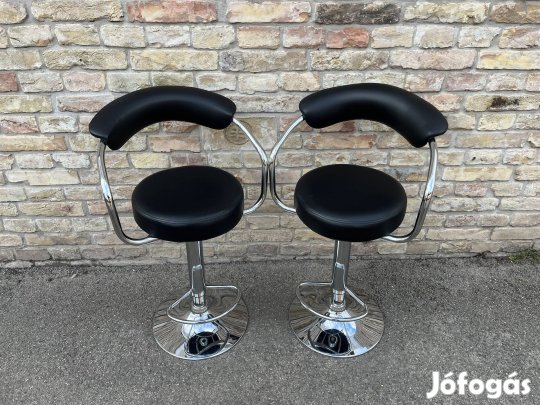 Fekete forgó háttámlás bárszék, bárszékek egyben  