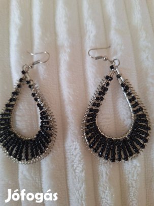 Fekete gyöngyös fülbevaló