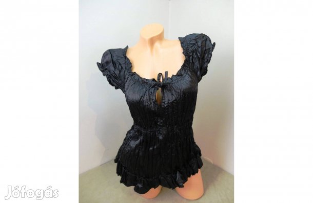 Fekete gyűrött anyagú női nyári felső