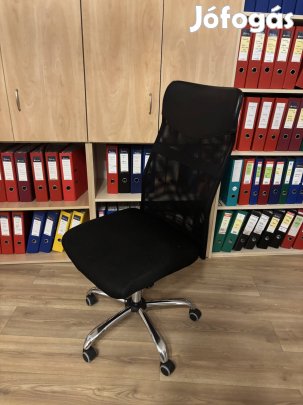 Fekete irodai forgószék