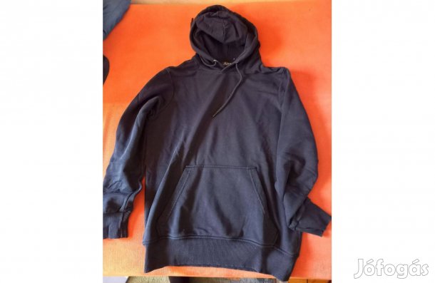 Fekete kapucnis pulóver M
