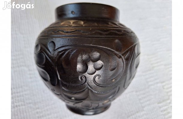 Fekete kerámia váza 3500 Ft