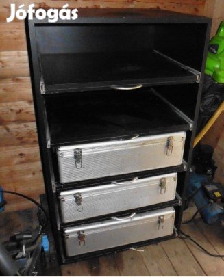 Fekete kihúzható polcos szekrény, polconként 40kg teherbírással