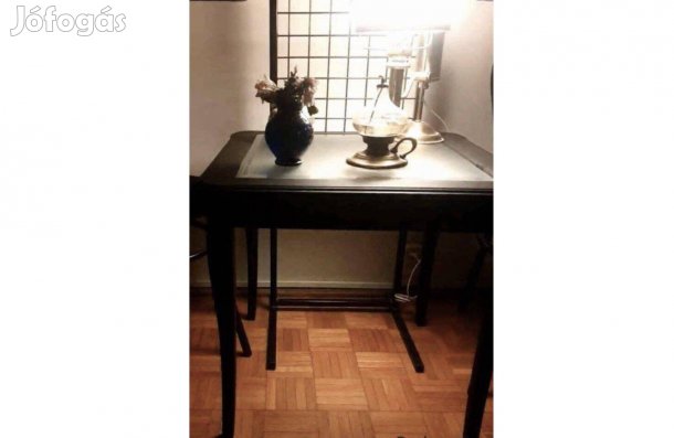 Fekete kisasztal eladó