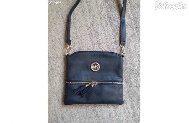 Fekete kisebb méretű válltáska, szép állapotban eladó