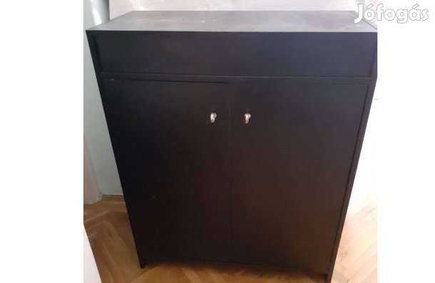 Fekete kisszekrény