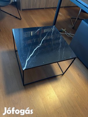 Fekete kőlapos fém lábas asztalka