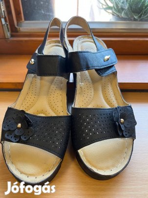 Fekete komfort magasított talpú női szandál 40 Új