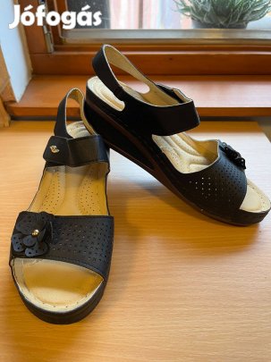 Fekete komfort magasított talpú női szandál 40 Új