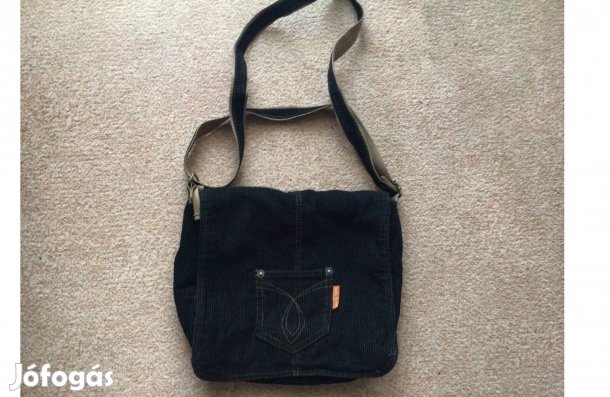 Fekete kordbársony tarisznya, válltáska Pesterzsébeten eladó