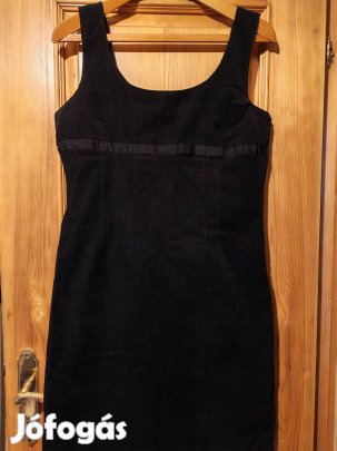 Fekete kordbársony ujjatlan ruha masnival