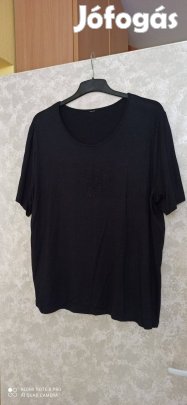 Fekete kövekkel díszített rövid ujjú póló 52-es