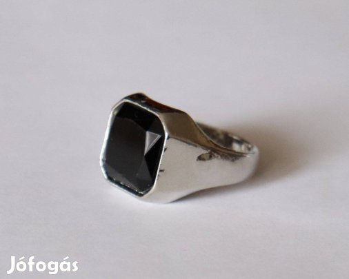 Fekete kővel pecsétgyűrű 2000 Ft