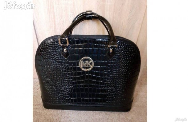 Fekete lakk táska szép, hibátlan állapotban eladó