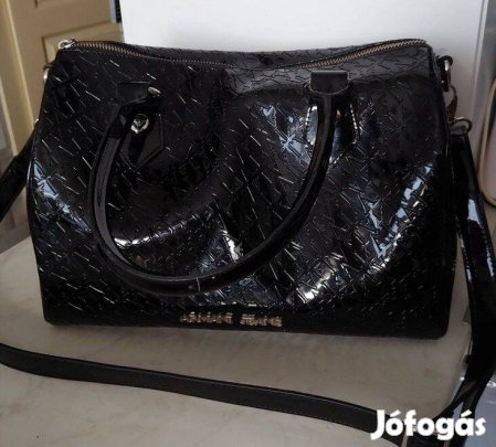 Fekete lakkbőr kézi/válltáska márkás