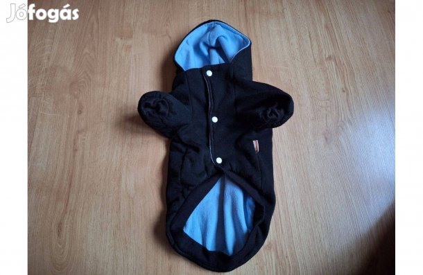 Fekete meleg kapucnis kutyapulóver kistermetű kutyára