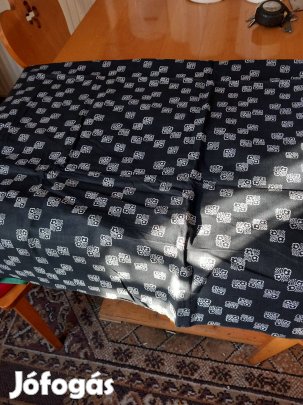 Fekete mintás karton ruha anyag