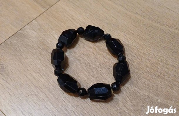 Fekete műanyag karkötő