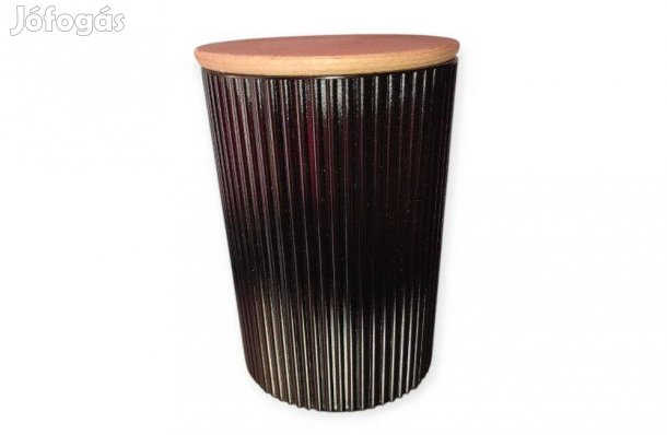 Fekete műanyag tárolóedény fa tetővel 0,9 liter