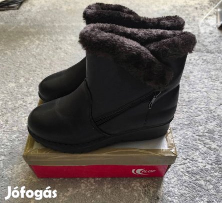 Fekete műbőr belül műszőrmével bélelt meleg bokacsizma 39-es