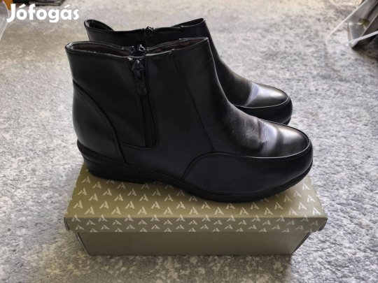 Fekete műbőr belül műszőrmével bélelt meleg bokacsizma 40-es