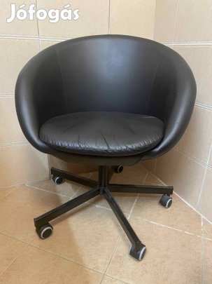 Fekete műbőr fotel