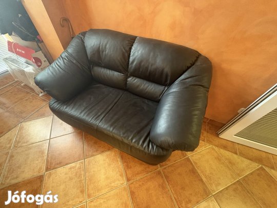 Fekete műbőr kanapé 2 db