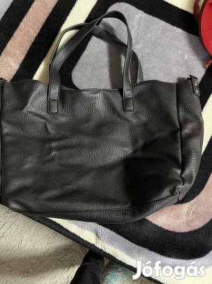 Fekete nagyméretű női táska