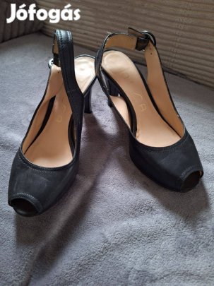 Fekete női bőr magassarkú 38-as