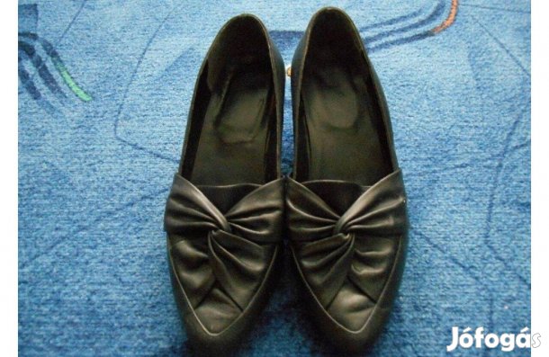 Fekete női félcipő