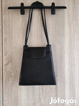 Fekete női kézitáska belül 3 részes 22x25x10 cm-es
