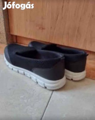 Fekete női könnyű és kényelmes cipő 38/39-es