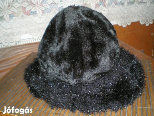 Fekete női műszőrme sapka, kalap kétféle szőrmével alig használt