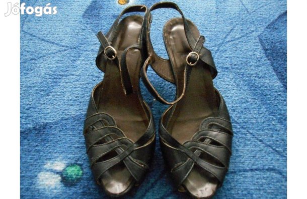 Fekete női szandál