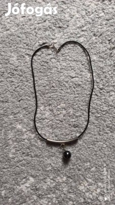 Fekete nyaklánc ametiszt medállal