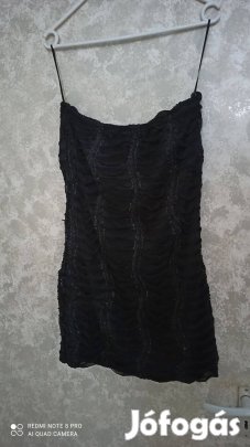 Fekete pánt nélküli elegáns miniruha